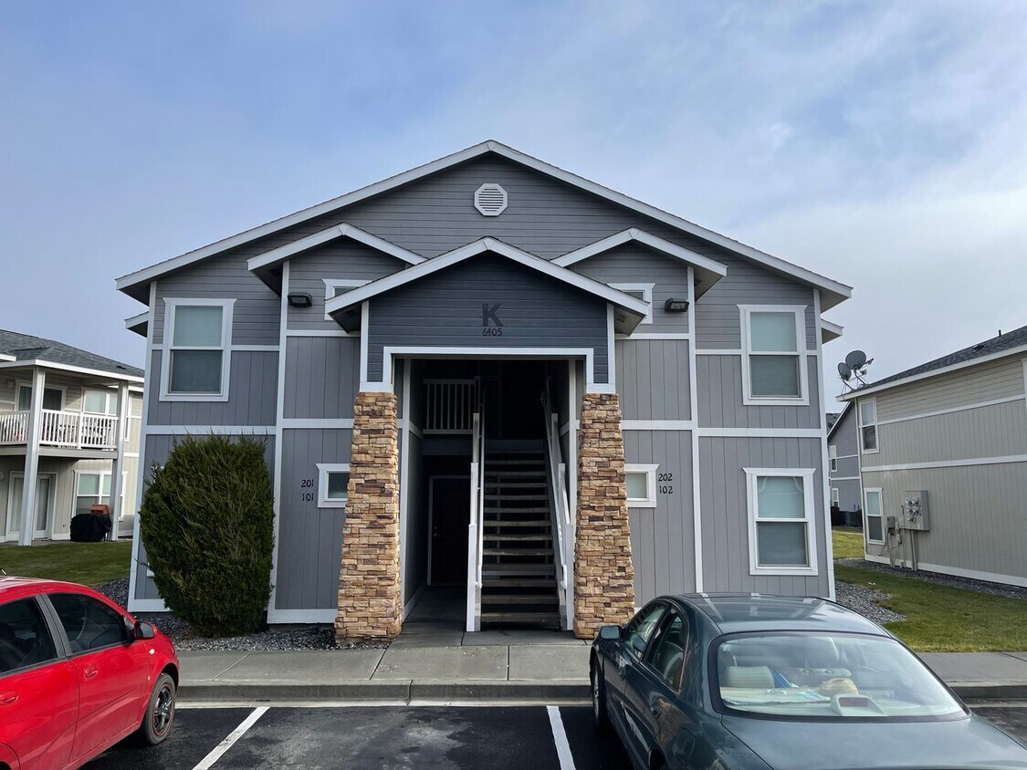 6405 Chapel Hill Blvd Unit K202, Pasco, WA 99301 Room for Rent in
