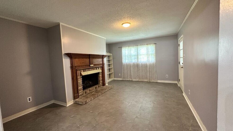 2766 N Barksdale Dr