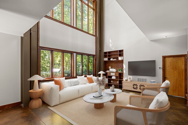 Building Photo - West Asheville Oasis