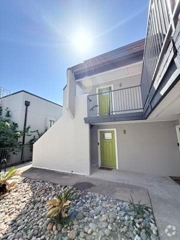 Building Photo - 935 La Posada Dr