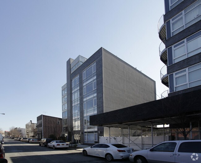 Foto principal - 122 Newton St
