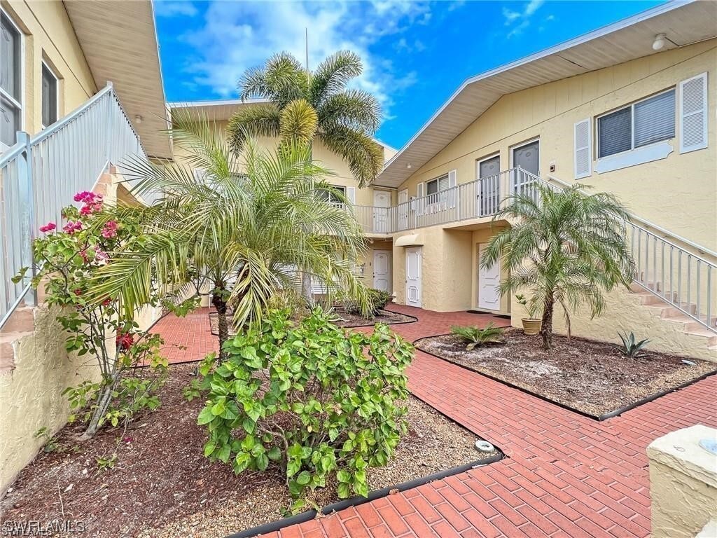 8141 Country Rd Unit 106, Fort Myers, FL 33919 Condo for Rent in Fort