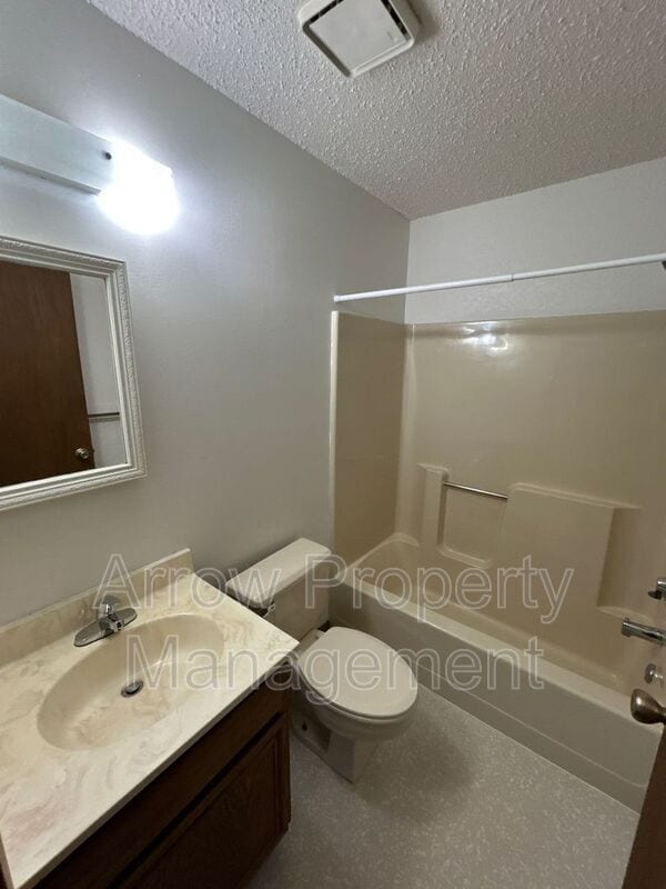 Building Photo - 205 E Arbor Ave