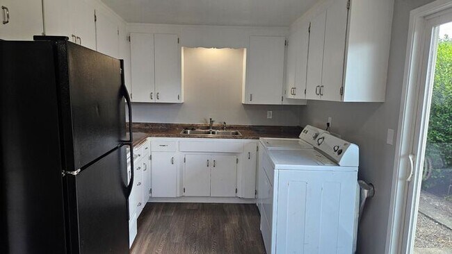 Foto del edificio - Beautiful Tacoma duplex 2bd 1 bath w/ 1 car garage