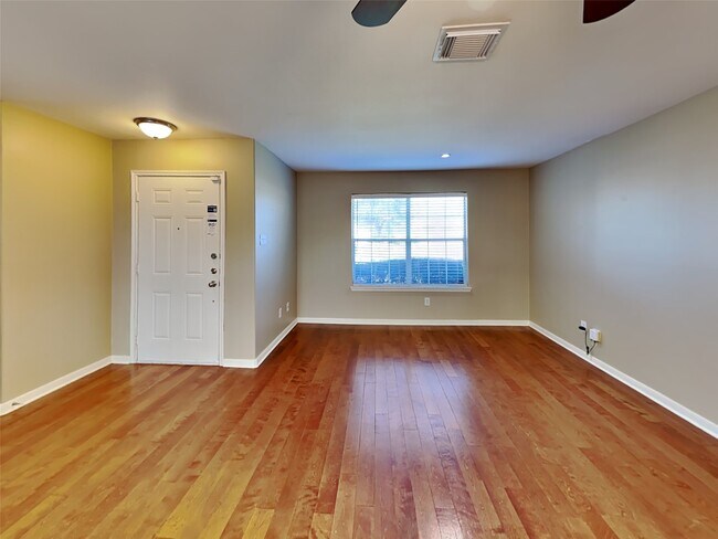 Foto del edificio - 4403 Thistle Pond Ct