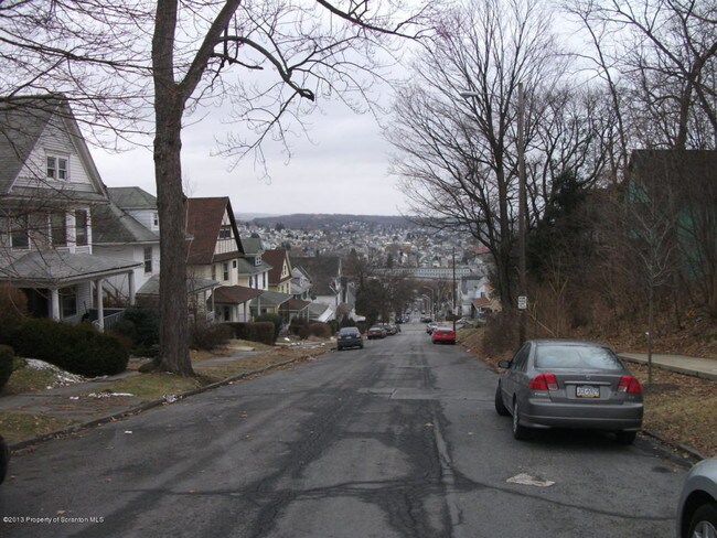 Foto del edificio - 542 Taylor Ave