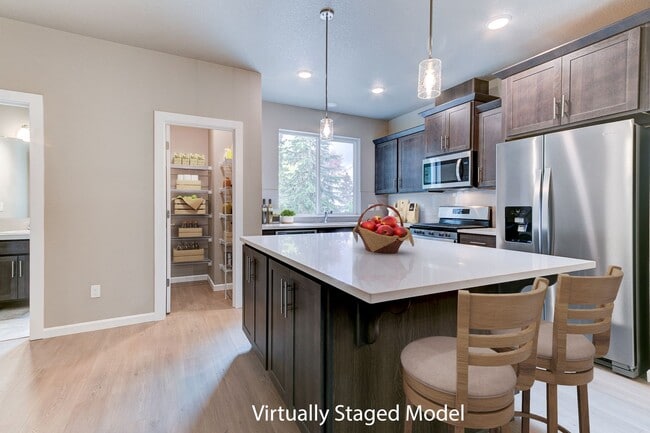 Air Conditioning! Beautiful Newer Construction Home! 3 Master Bedrooms! - Air Conditioning! Beautiful Newer Construction Home!  3 Master Bedrooms!