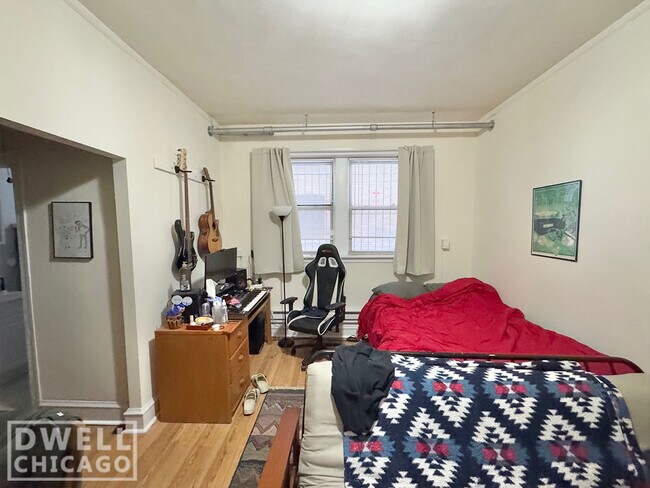 Foto del edificio - 2530 N Sawyer Ave