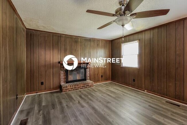 Foto del edificio - 3 Bedroom Pet-Friendly Home in Jamestown, NC with Main Street Renewal