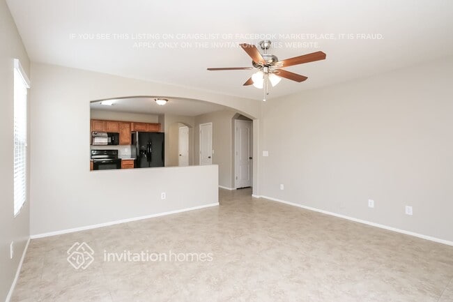 Foto del edificio - 38166 N Sandy Dr