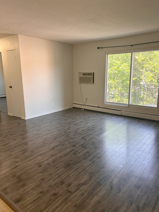 Photo du bâtiment - 727 5th Ave N
