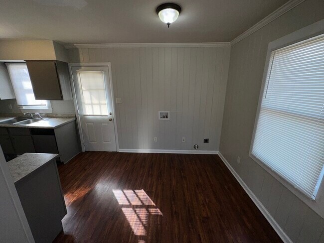 Building Photo - 285 Hope - Available Now!