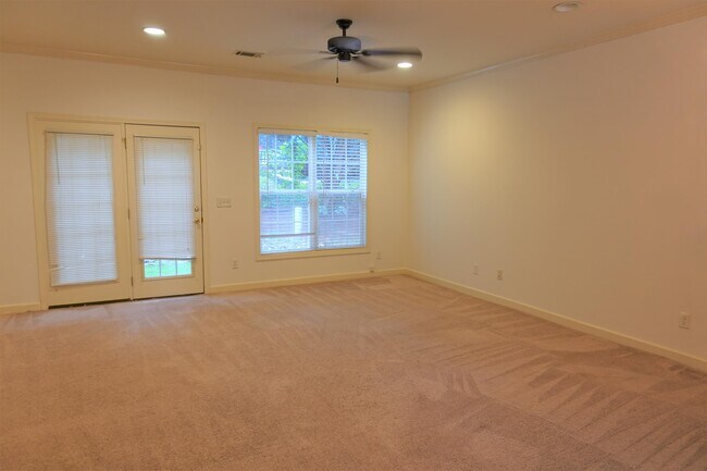 Building Photo - 204 Ashby Dr