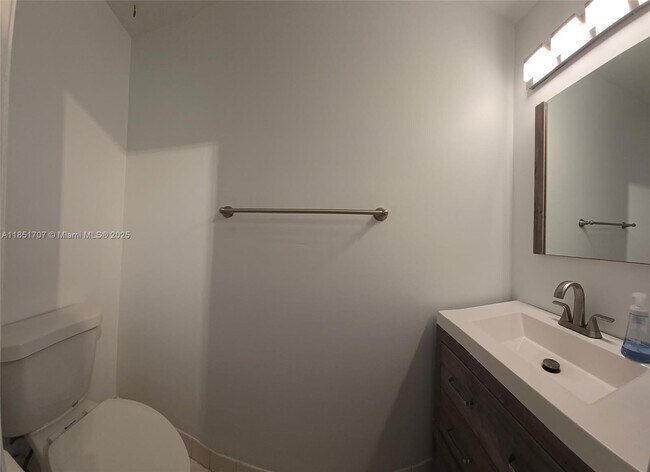 Foto del edificio - 10548 NW 6th St