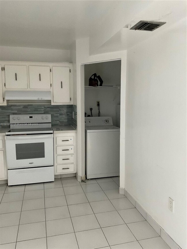 Building Photo - 9273 Collins Ave