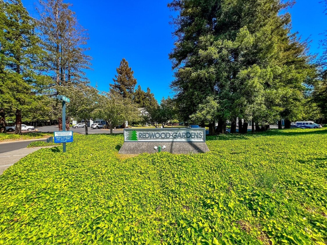 Foto principal - Spacious 2 Bed/2.5 Bath Napa Condo in Peac...