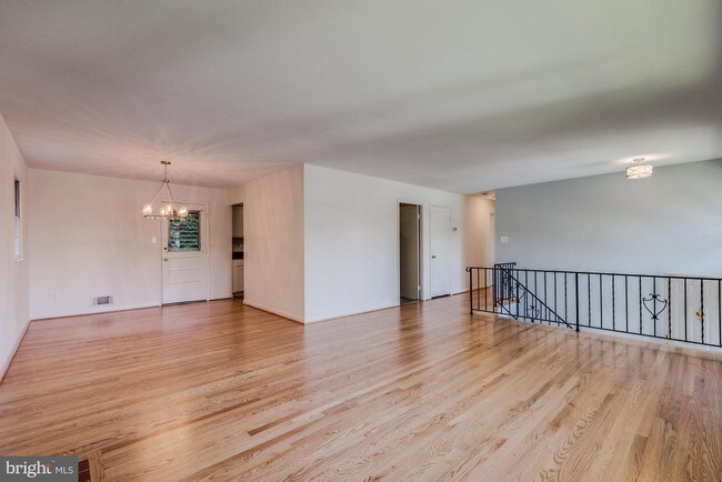 Building Photo - 2806 S Fern St
