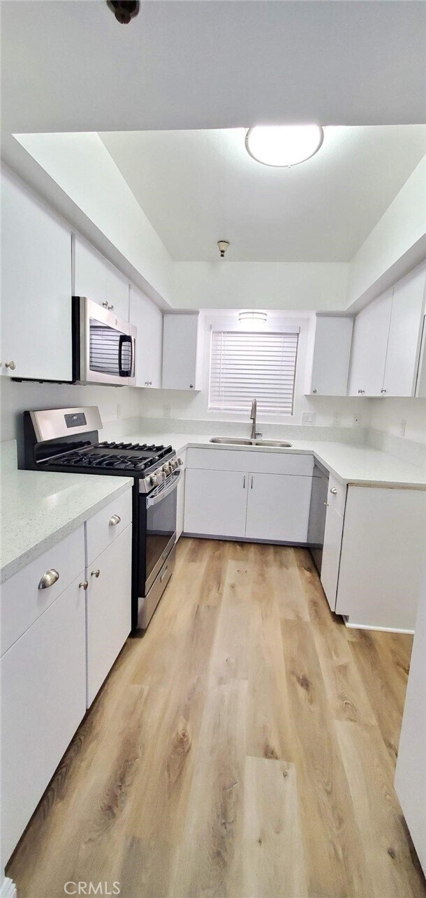 Foto del edificio - 7900 Woodman Ave
