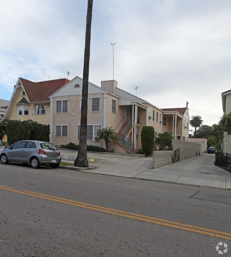 Primary Photo - 1726 N Wilton Pl