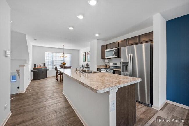 Building Photo - 2544 Alison Ave