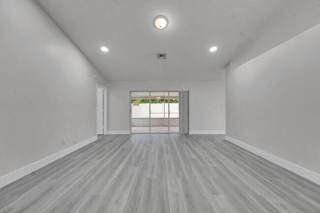 Foto del edificio - 13048 Meadowbreeze Dr