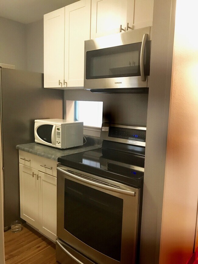 Foto del edificio - Bright and Sunny 2-Bedroom/2-Bathroom for ...