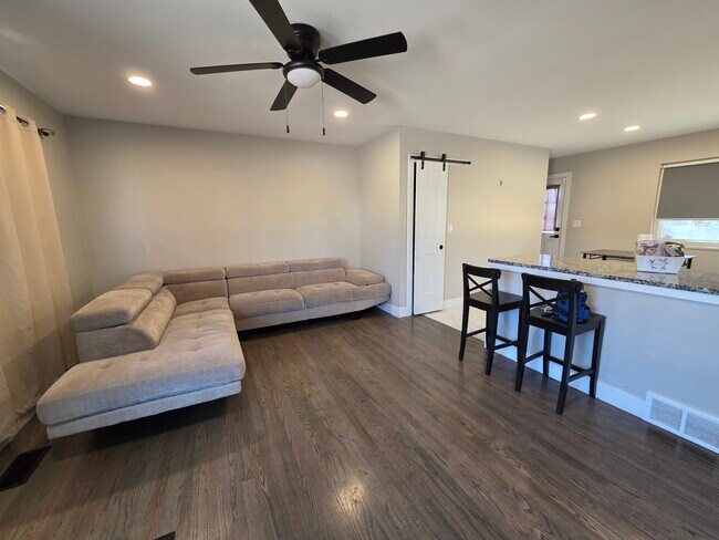 Building Photo - 2414 Carmel Dr