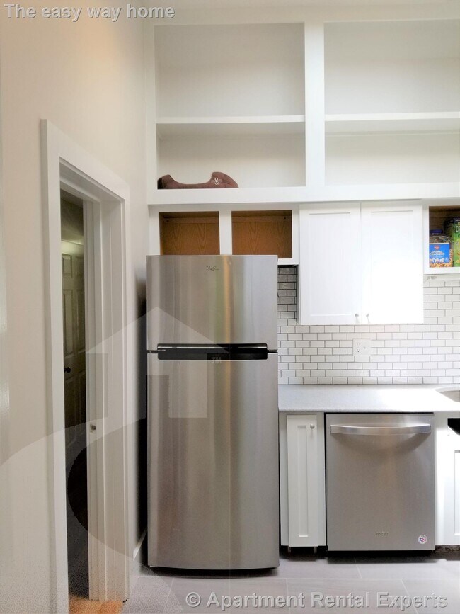 Building Photo - Somerville/Tufts 1 Bedroom * Modern Kitche...
