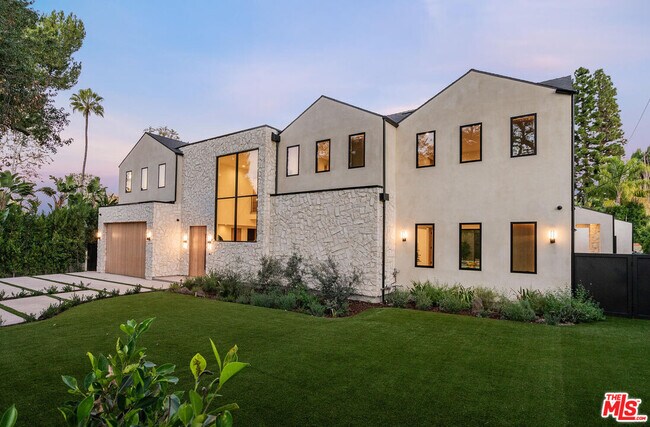 Foto del edificio - 5064 Encino Ave
