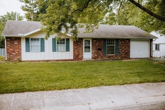 Building Photo - 918 Skyline Dr