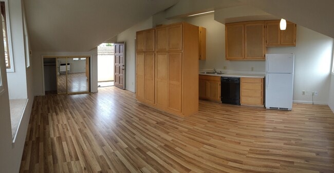 Building Photo - CM237L