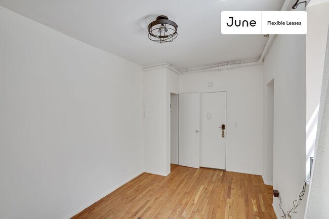 Foto del edificio - 235 West 63 Street