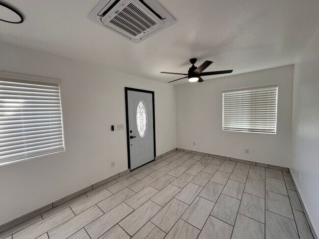 Foto del edificio - Beautiful 2 Bed 2 Bath duplex in Ontario