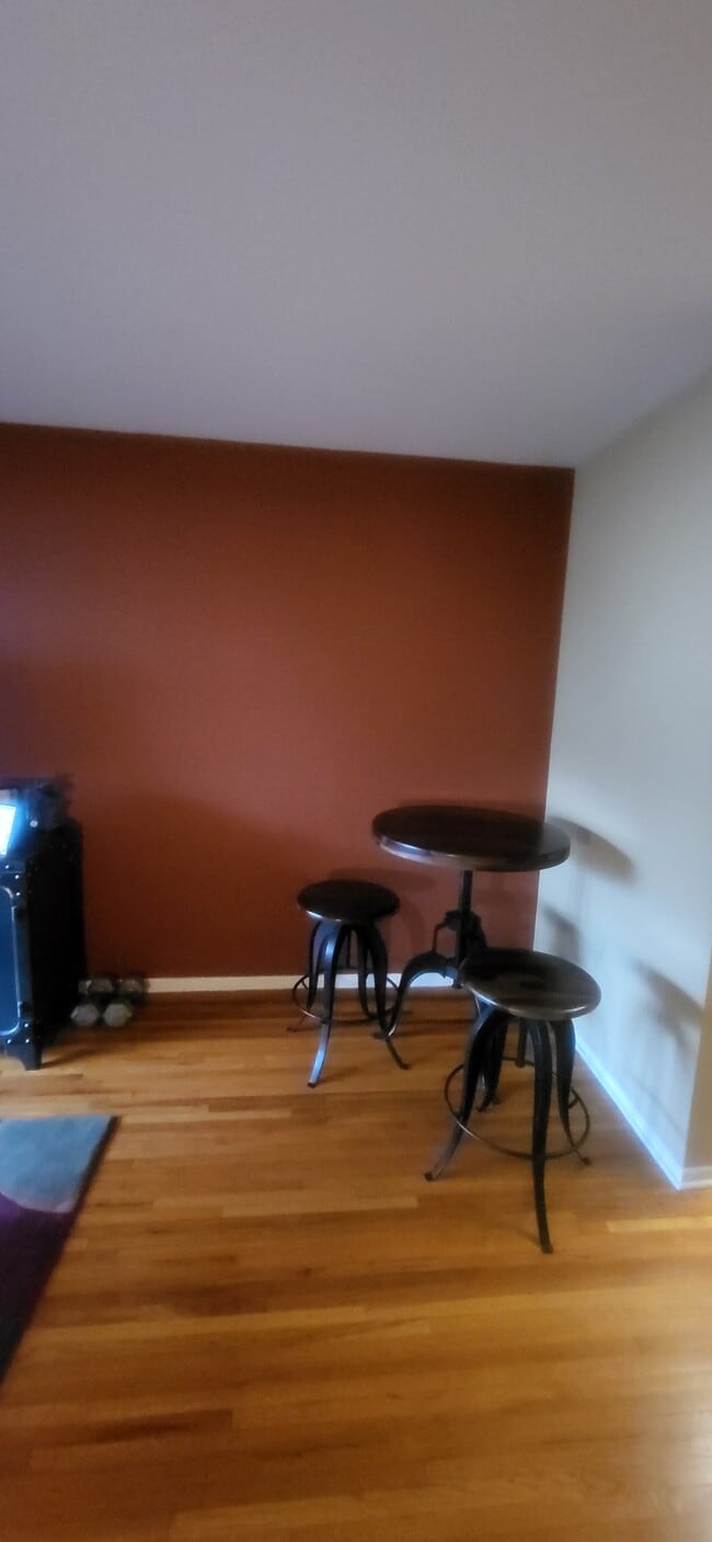 Building Photo - 5 W Lawrence Park Dr