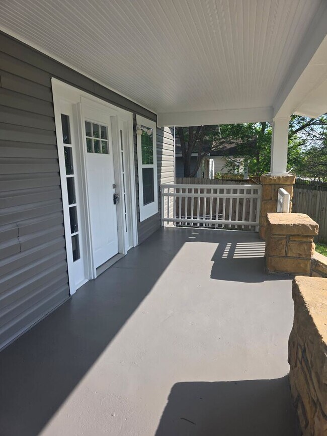 Foto del edificio - Step into this updated 4-bedroom, 2-bath home ideally situated in the heart of Sand Springs.