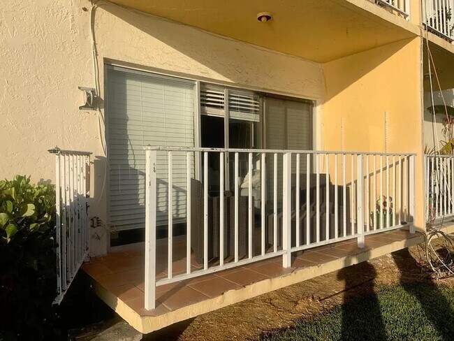 Foto del edificio - 3944 NE 167th St