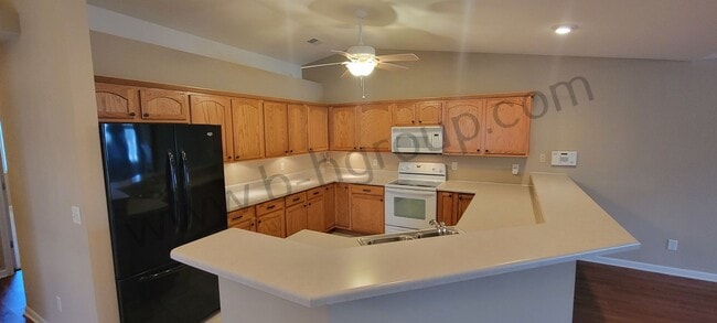 Building Photo - Sun Pointe Village Condo