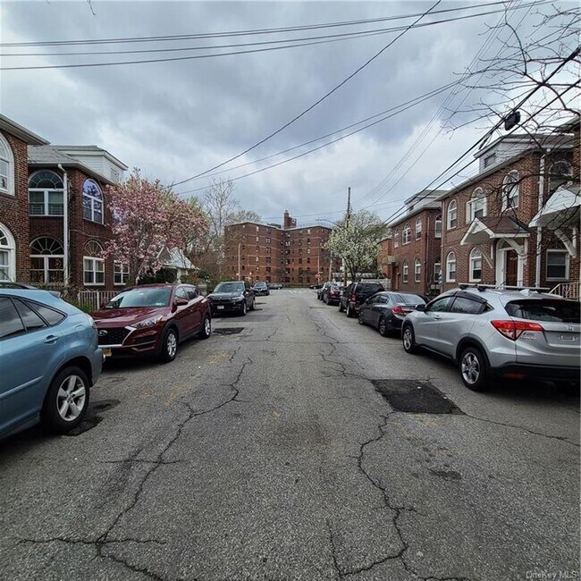 Building Photo - 1065 Stell Pl