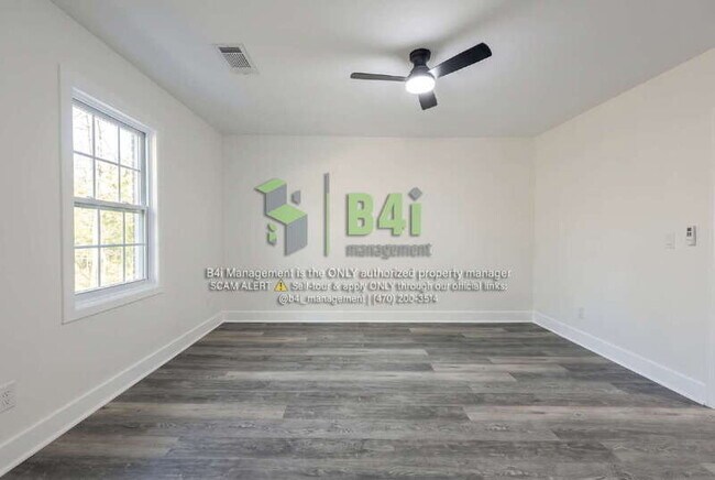 Foto del edificio - 1418 E 10th St