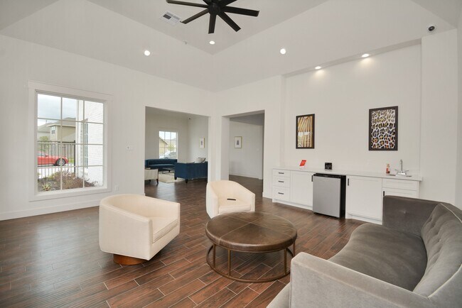 Foto del edificio - 15822 Kinlough Dr