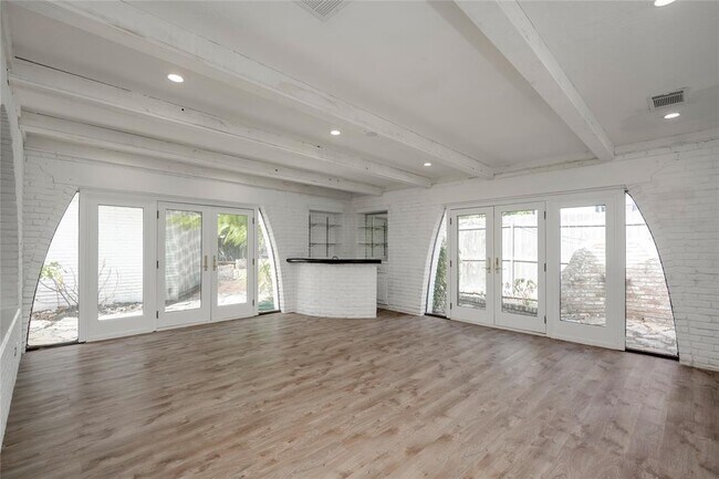 Building Photo - 4202 N Hills Dr