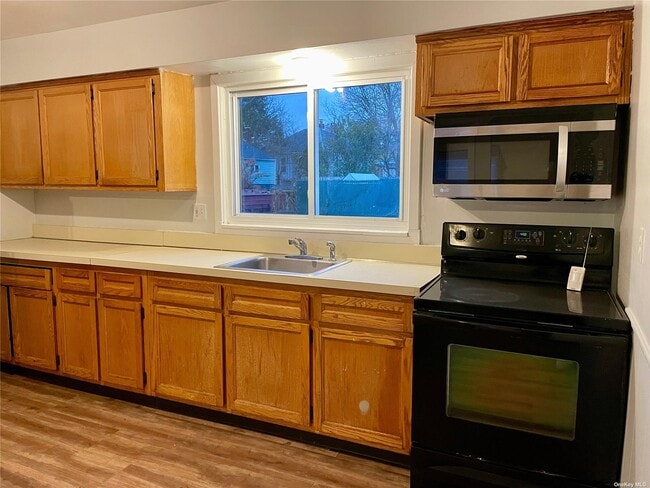 Building Photo - 141 Lenox Rd