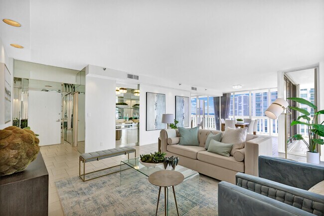 Foto del edificio - 19355 Turnberry Way