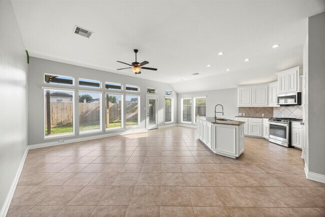 Building Photo - 31815 Forest Oak Ln