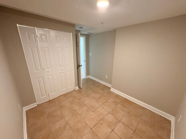Foto del edificio - 2026 Move-In Special – $500 LEASE SIGNING BONUS!! Renovated 3-Bedroom Apartment in Prime SE DC Lo...