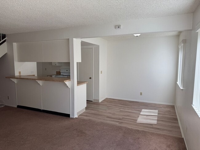 Foto del edificio - 752 W Hemlock St