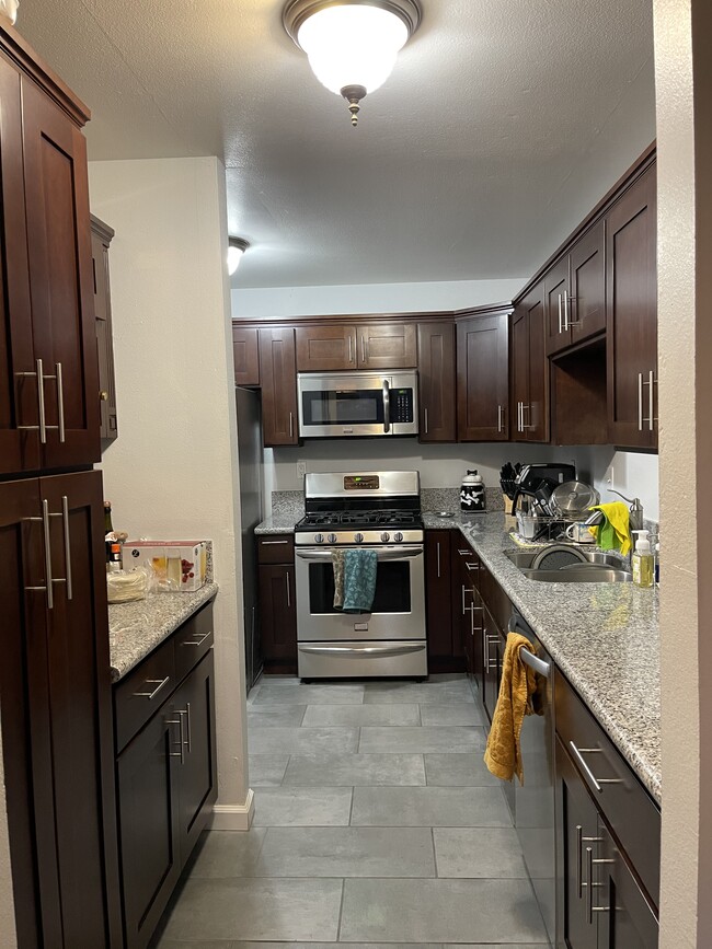 “L” kitchen - 1232 S Cypress Ave