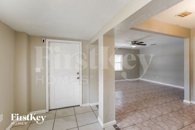 Foto del edificio - 1366 NE 183rd St