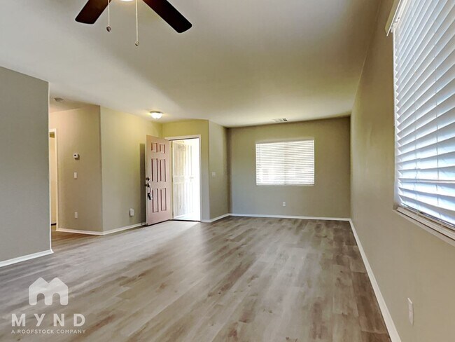 Foto del edificio - 1426 S 222nd Ln