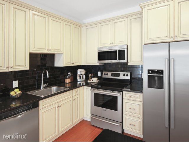 Building Photo - 180 River Rd